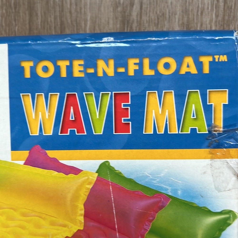 NWT Tote n Float Green Wave Mat Size 90” x 34” - Picture 2 of 10